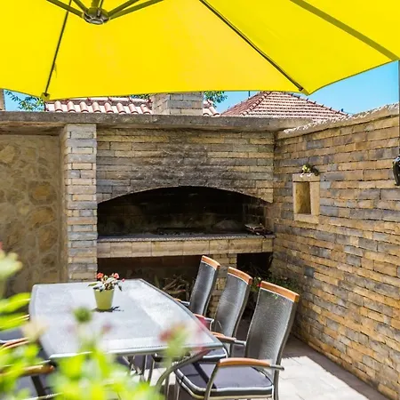 Makalu Apartman Zára