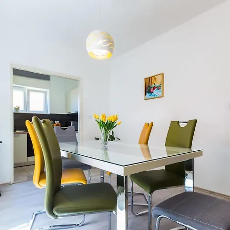 Makalu Apartment