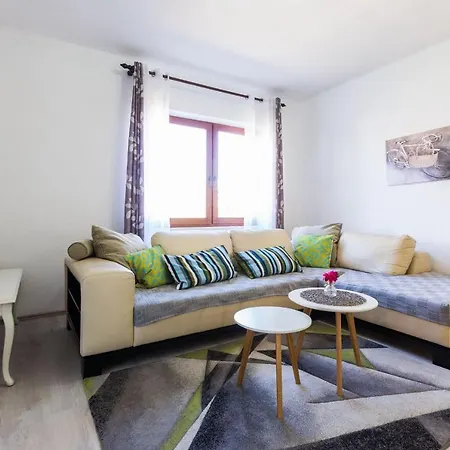 Makalu Apartment